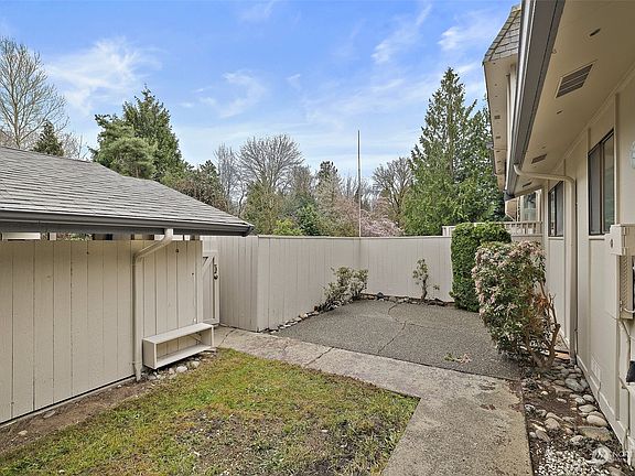 4th image of 17050 Northup Way #35