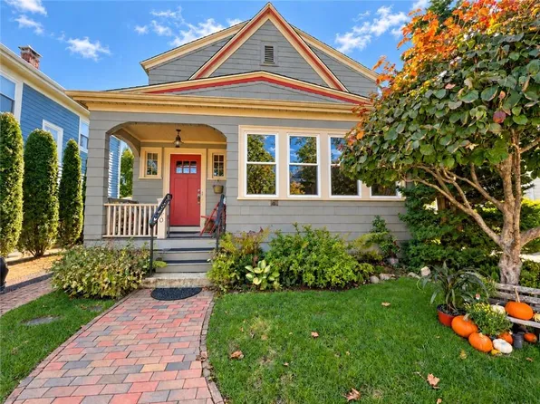 120 Bay View Ave, Cranston, RI 02905