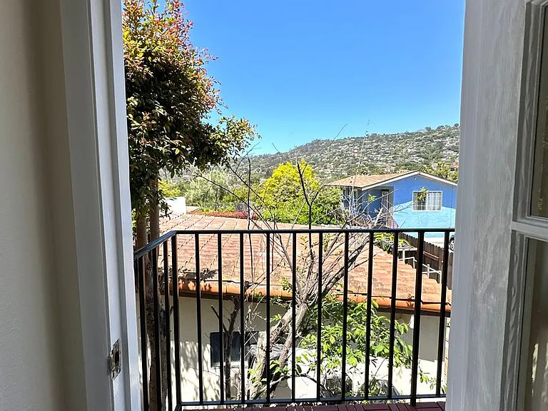 1009 E Haley St — Photo 22