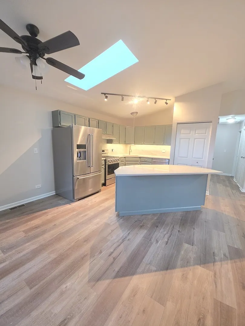2 bed, 1200 sqft, $2,350 — Photo 3