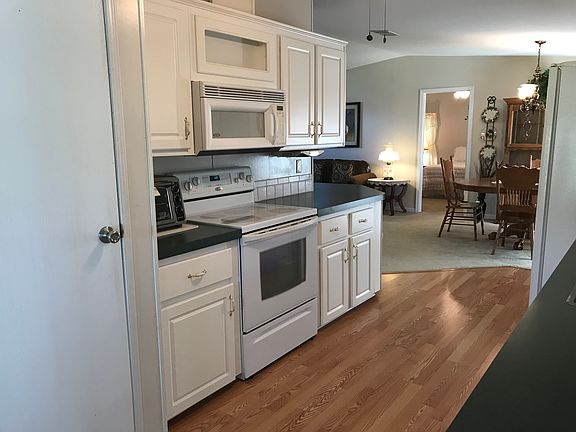 Fully applianced kitchen
