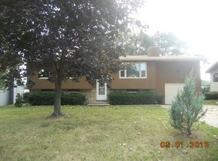 2109 Old Elm Rd, Lindenhurst, IL 60046