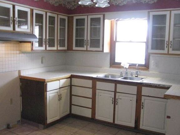 3rd image of 2464 Lorraine Ln