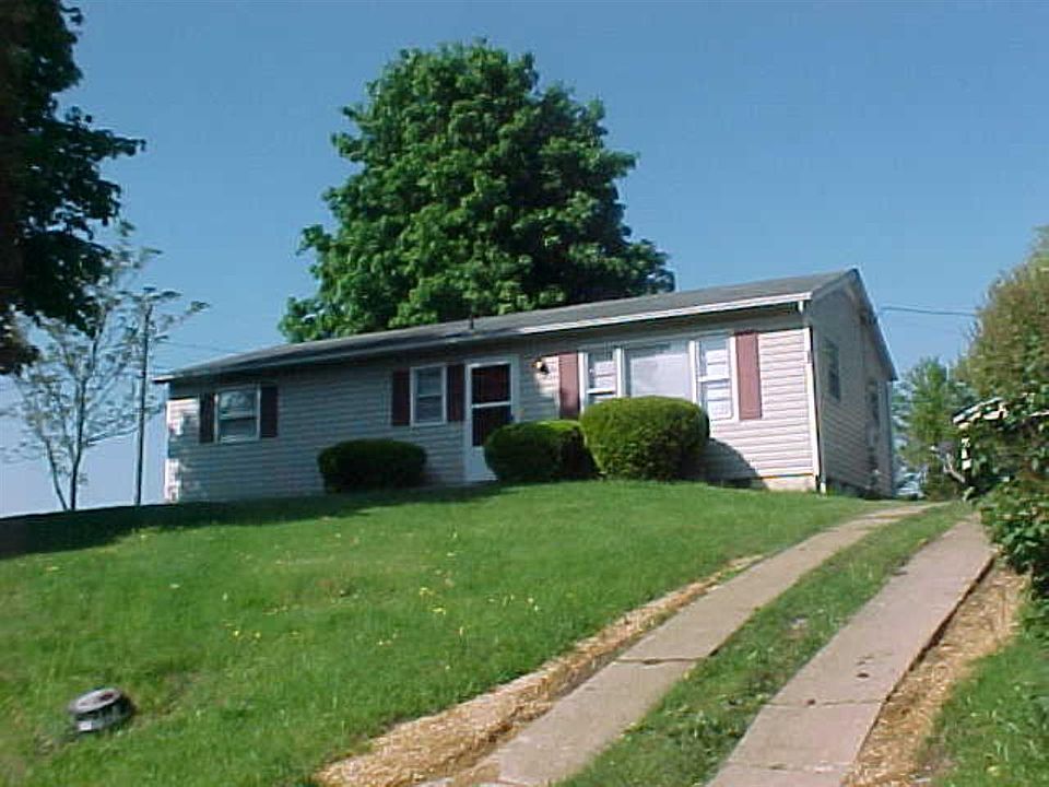 1st image of 11 Hillcrest Cir