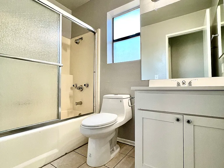 2211 Cedar Ave #302 — Photo 18