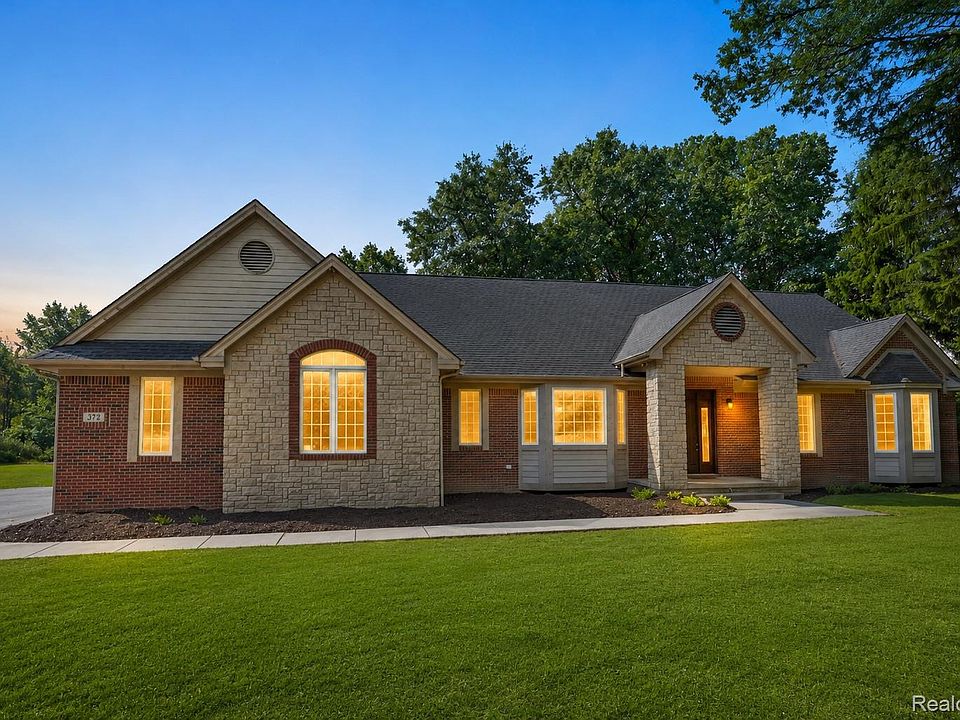 1st image of 372 Hunters Ridge Dr #A
