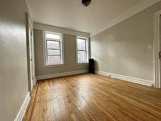 5th image of 15817 Sanford Ave APT 4C