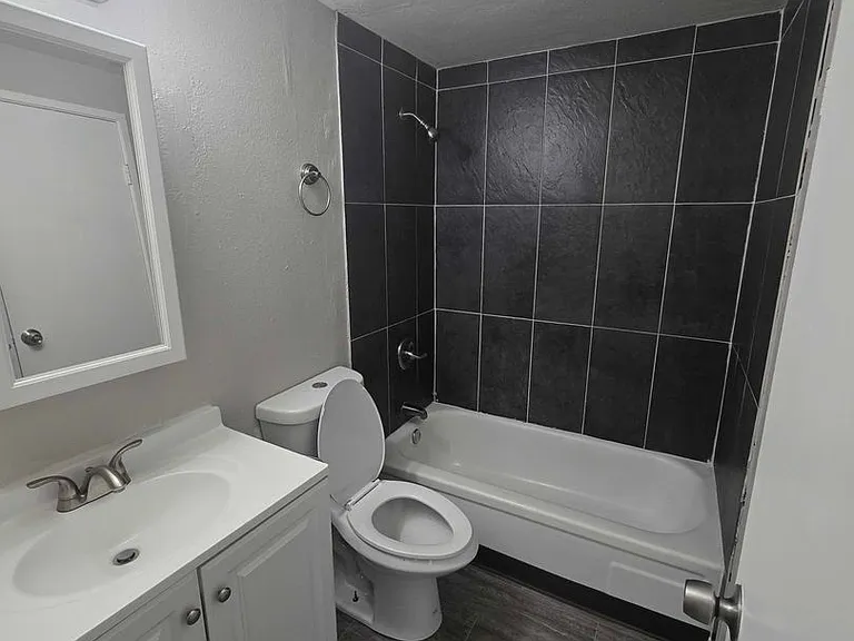 Sunstone Apartments — Photo 16