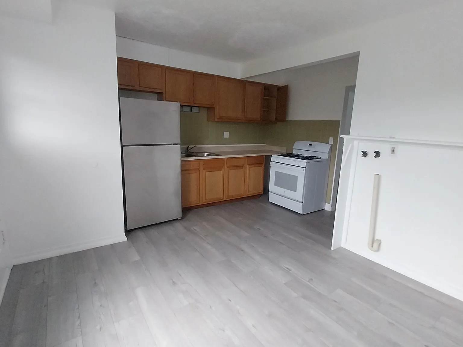 242 E Prospect St — Photo 3