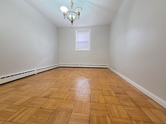 4th image of 36 Duncan Ave #13E
