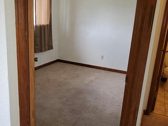 down stairs bed room entrance