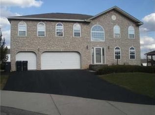 214 Tyler Dr, Cranberry Twp, PA 16066