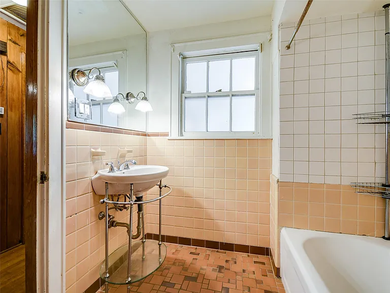 2304 Longview St — Photo 17