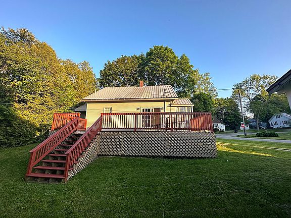 3rd image of 39 Earle Ave
