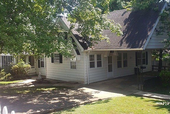 2nd image of 807 Walnut St