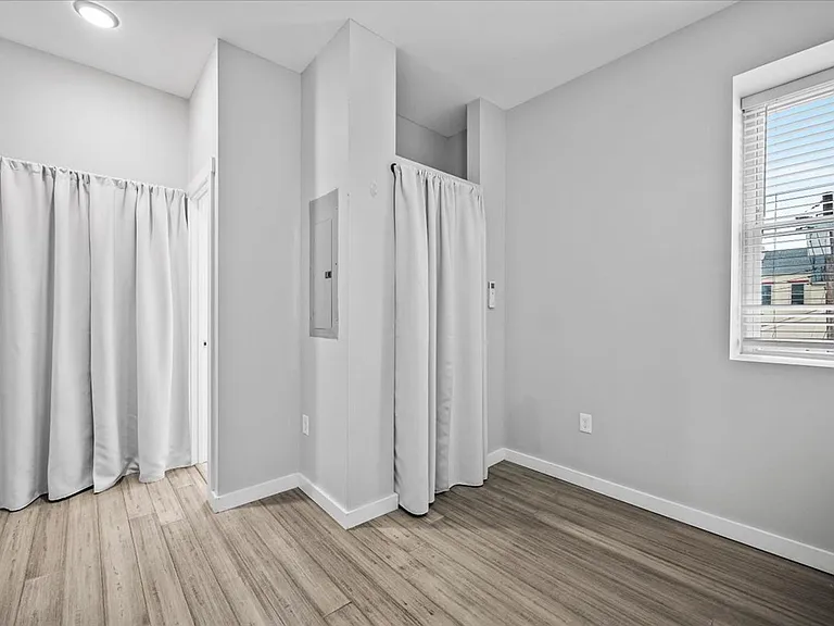1201 Reddour St — Photo 9