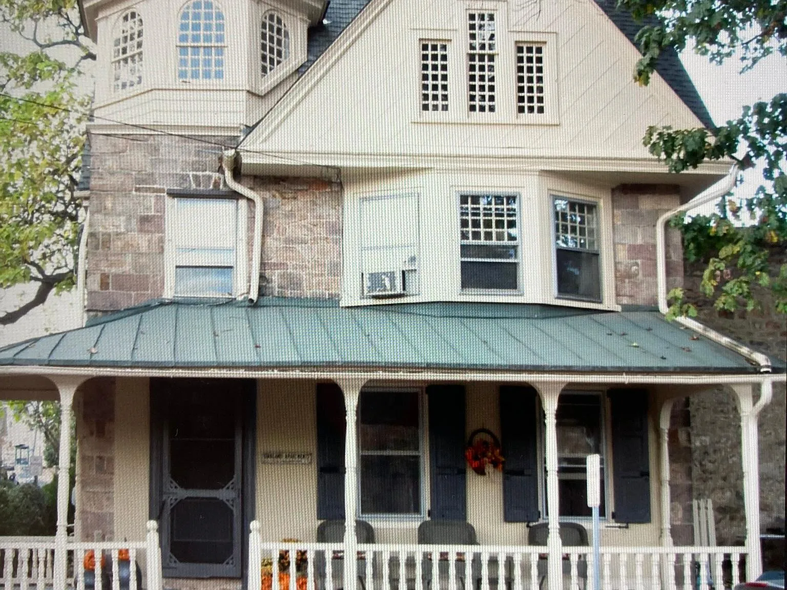 77 E Oakland Ave — Photo 1