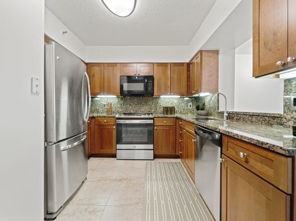 7701 Woodmont Ave APT 402