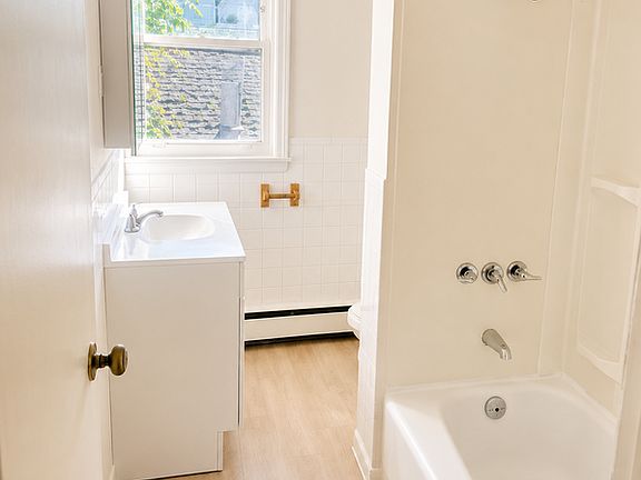 3rd image of 520 Hamilton St #7