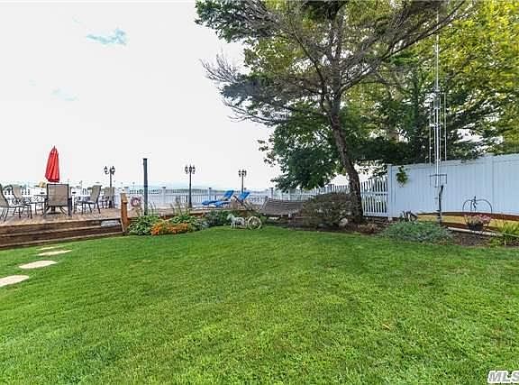 4th image of 601 E Bay Dr