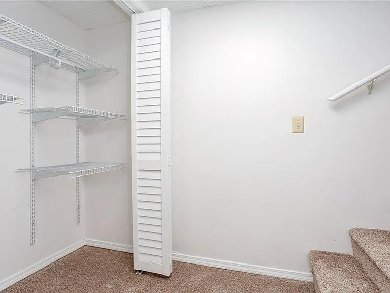 1093 Caprice Dr — Photo 28