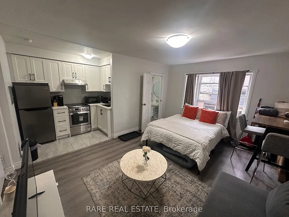 130 Macpherson Ave #14