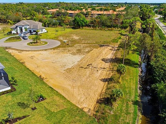 5th image of 15860 Hampton View CT