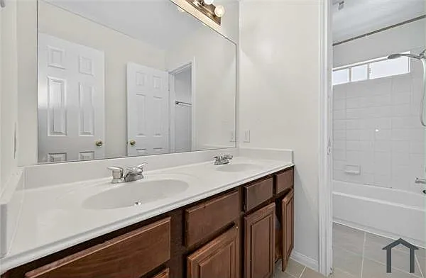 4 bed, 2530 sqft, $2,750 — Photo 3