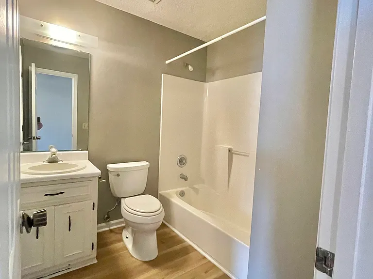 230 Lanier Dr — Photo 12