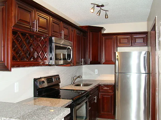 Bellagio Apartments — Photo 3