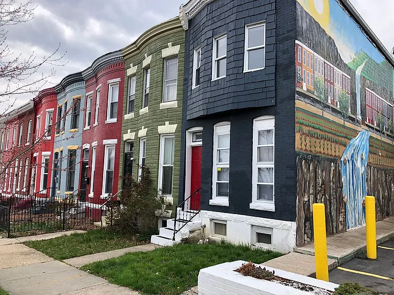 3242 Barclay St — Photo 1