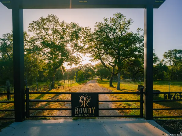 1763 County Road 14a, Hallettsville, TX 77964