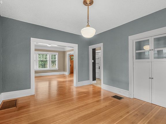 4th image of 4406 NE 14th Ave