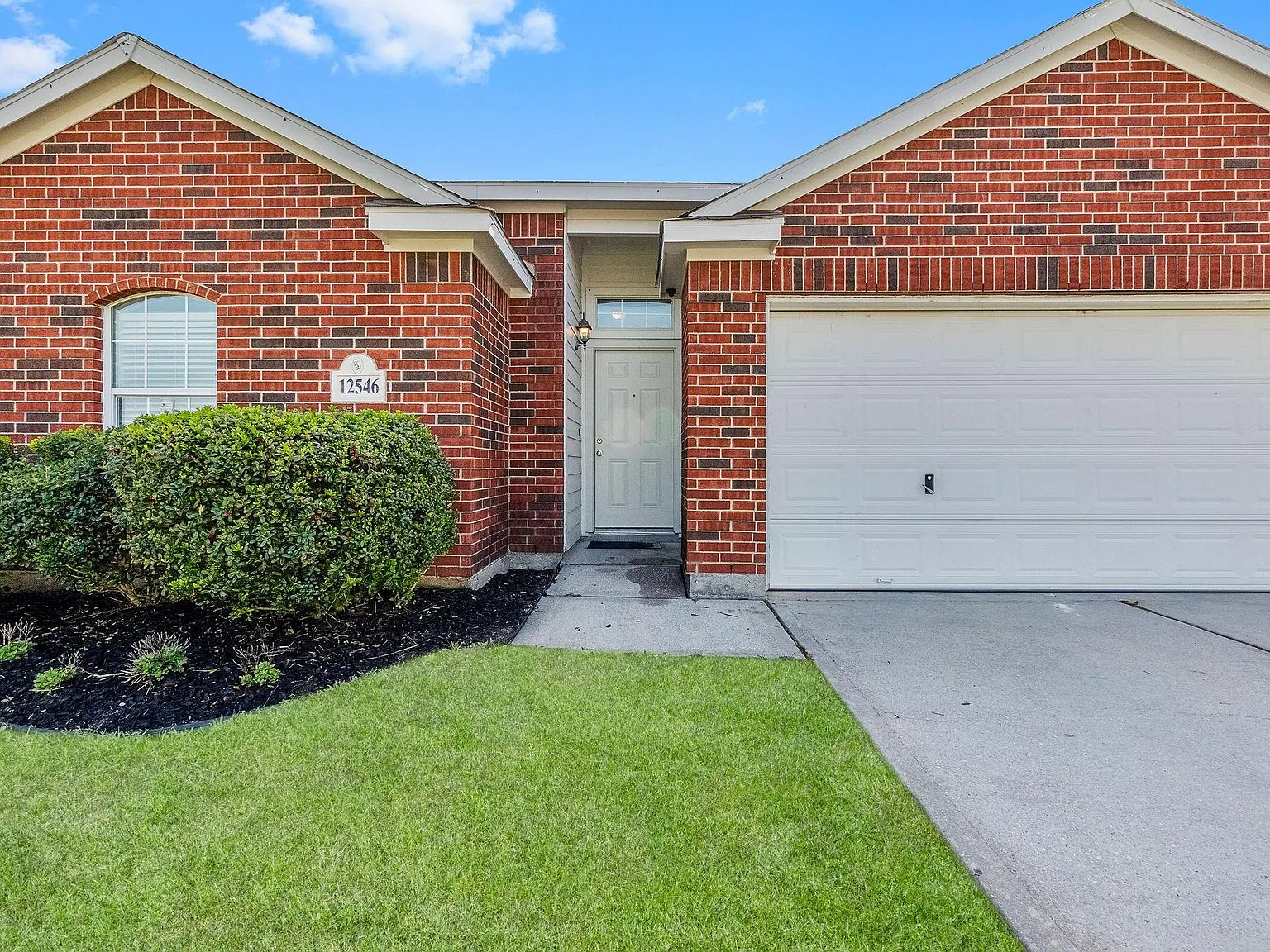 3 bed, 2.0 bath, 1705 sqft, $1,850 — Photo 3