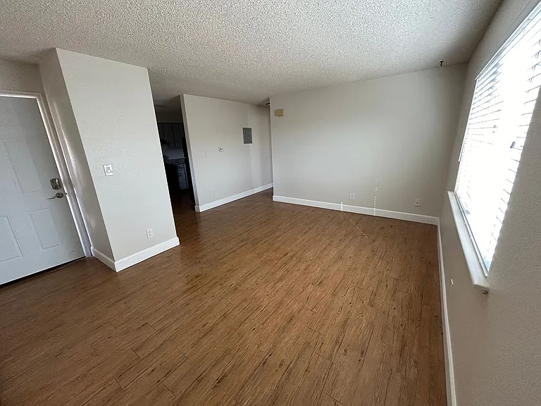 Cottonwood Creek Apartments — Photo 37