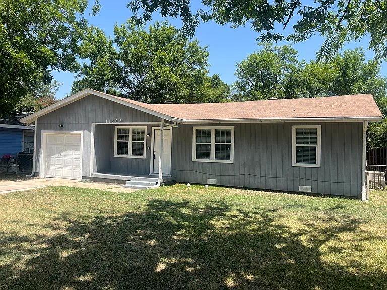 11303 Trail Ln — Photo 2