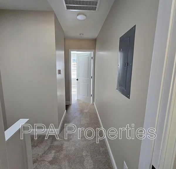 402 Giles St — Photo 12