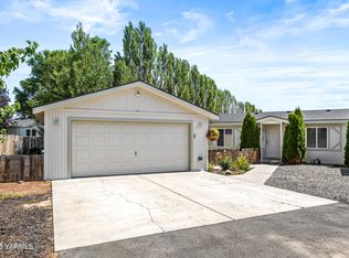 1035 Tieton Estates Dr, Tieton, WA 98947