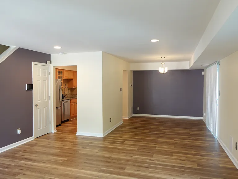 3001 N Dale Ct — Photo 2