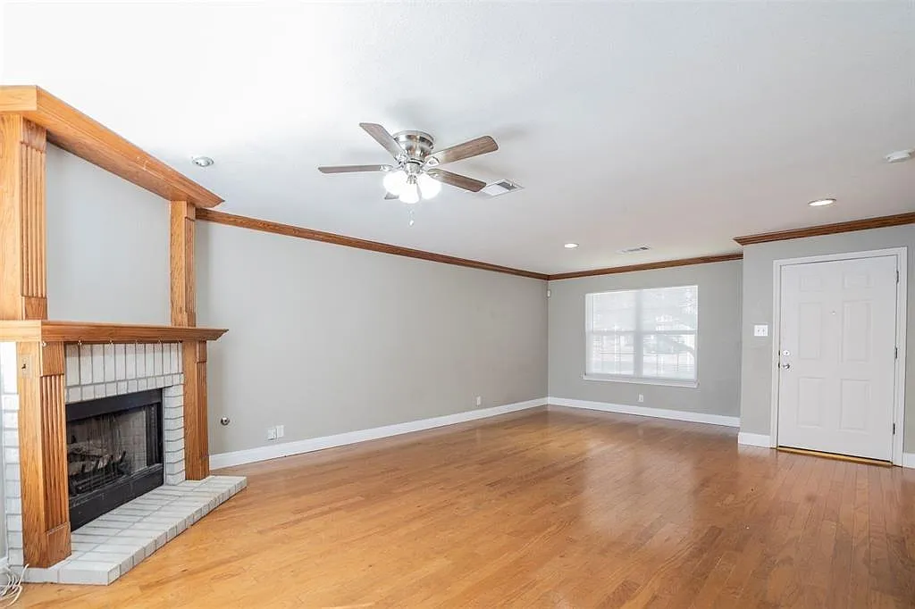 4 bed, 2.5 bath, 2049 sqft, $1,999 — Photo 1