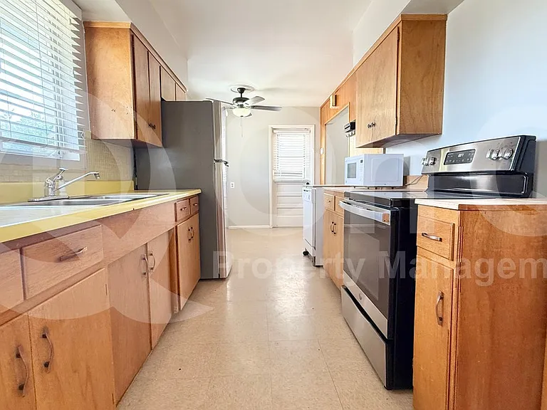 1730 W Northview Ave — Photo 16