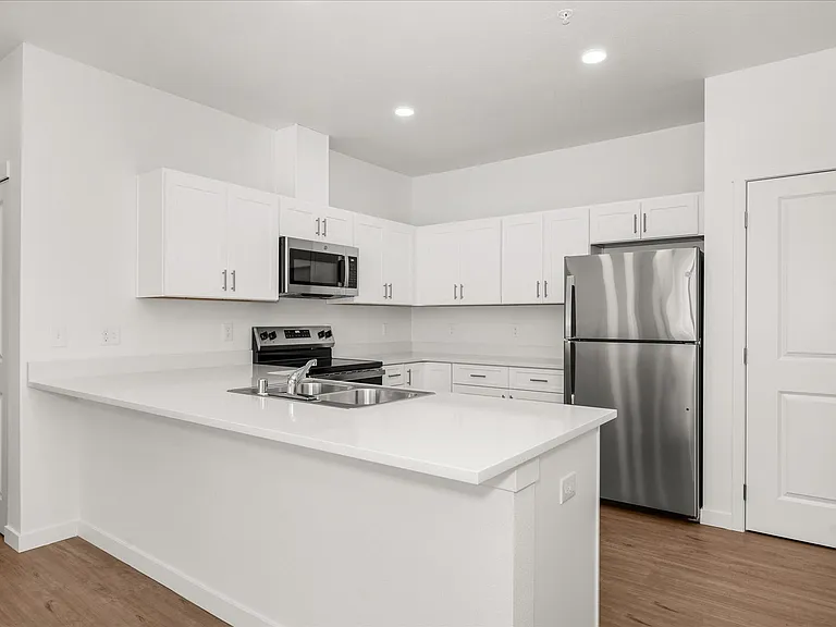 505 E Hawthorne Rd #305 — Photo 9
