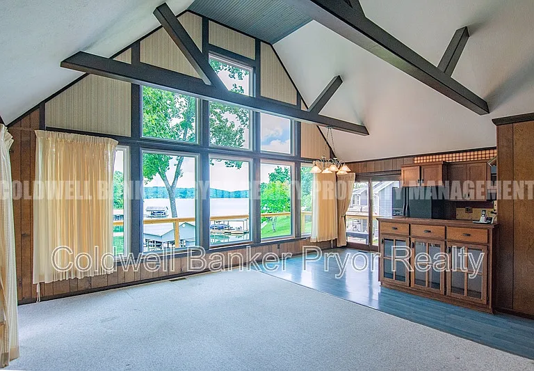 165 Lakeshore Ct — Photo 16