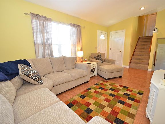 3rd image of 64 Creekside Dr