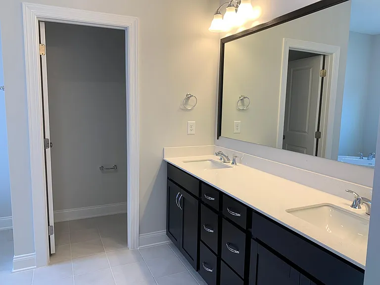 421 Hawkeye Dr — Photo 10
