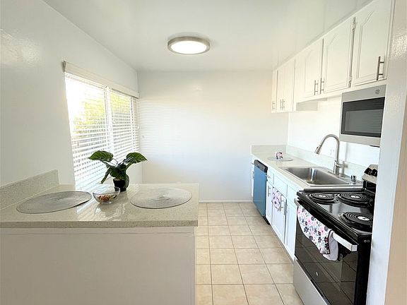 5th image of 5541 Newcastle Ave #11-21