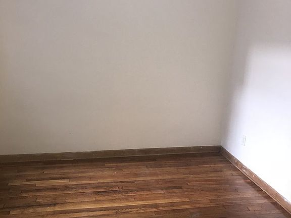 5th image of 2352 33rd St APT 4A