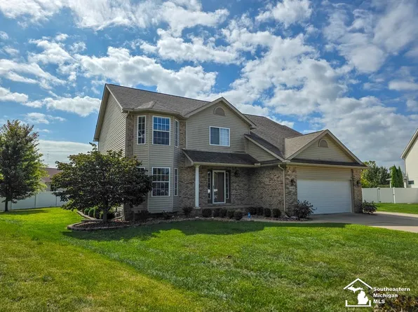 15132 Oak Valley Ln, Monroe, MI 48161