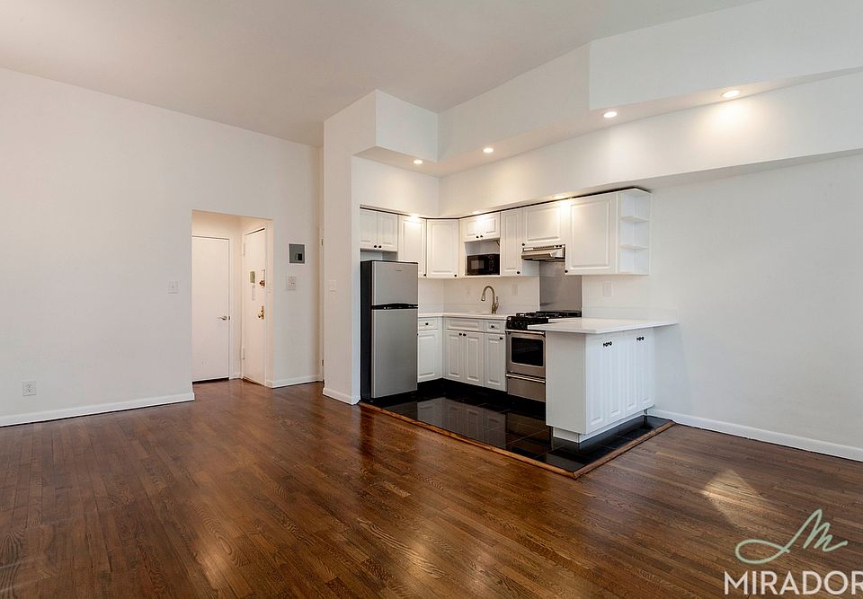 1st image of 37 W 16th St APT 3R