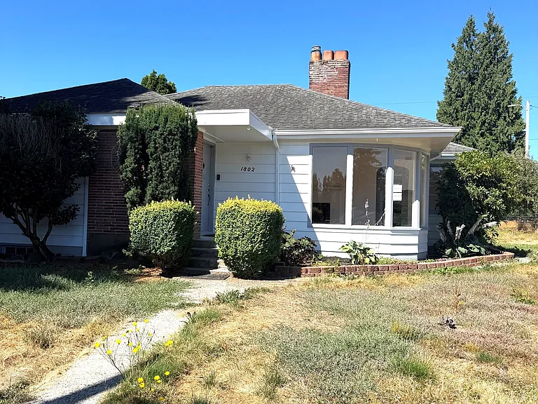 1802 Cedar St — Photo 1